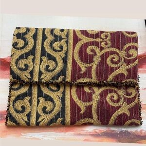 Vintage-Inspired Handmade Tapestry
Crossbody Bag | Upcycled Fashion